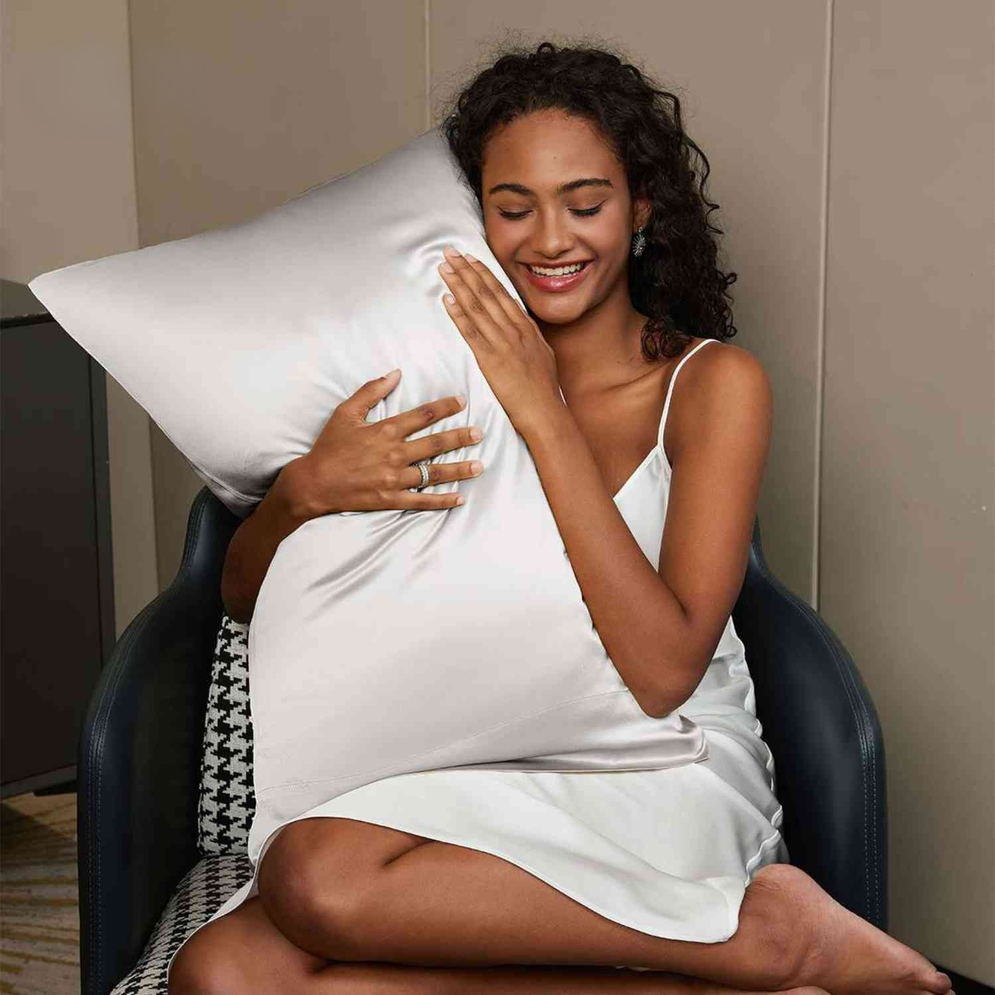 LuminaSilk™ — Transform Your Sleep into a Beauty Ritual for Silky Hair and Radiant Skin