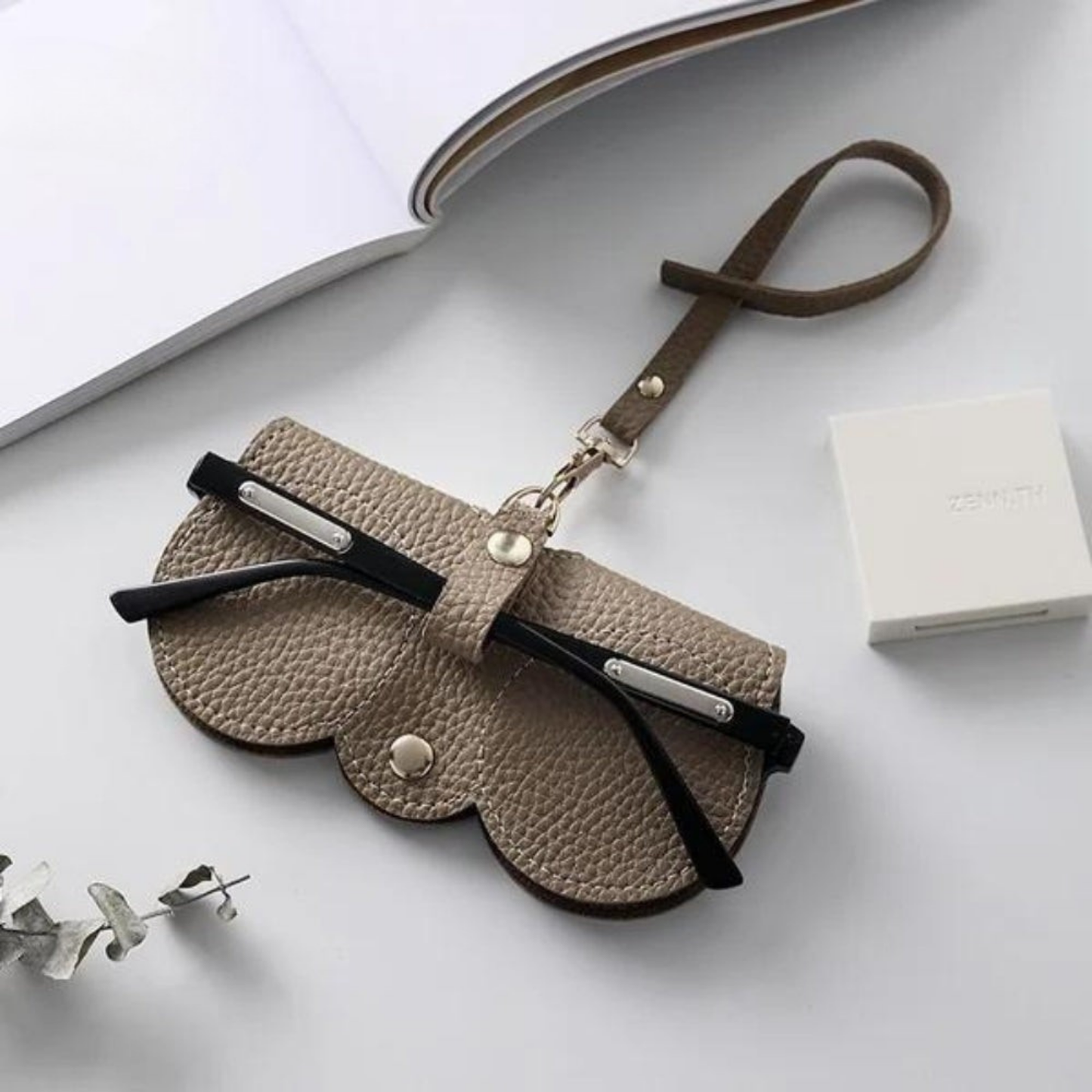 SleekShade™ — Effortless Protection and Style that Keeps You Moving Confidently