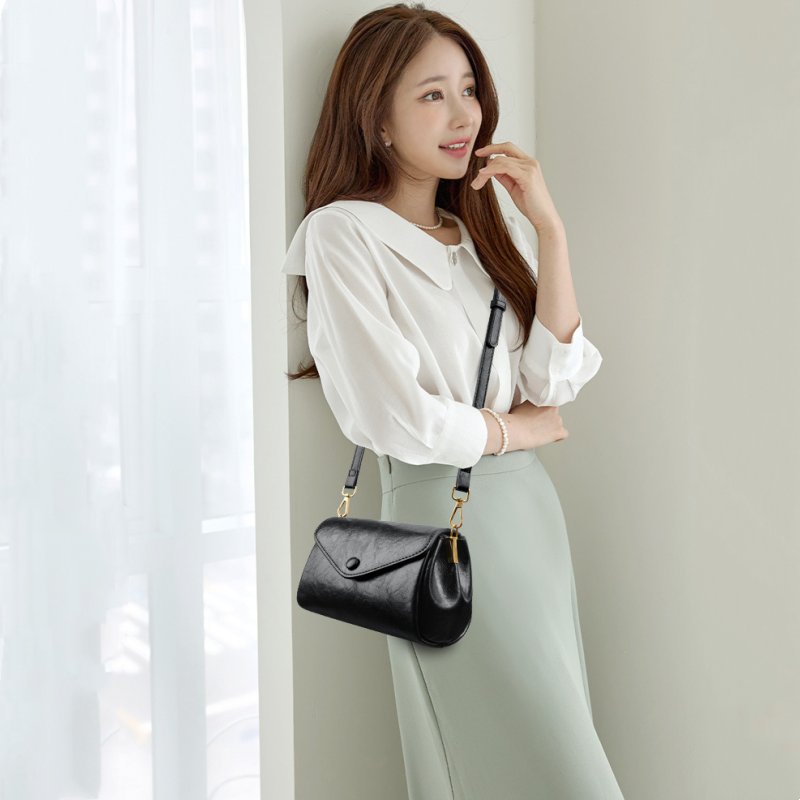 VelaNova™ Shoulder Bag — Carry Confidence and Effortless Chic All Day Long