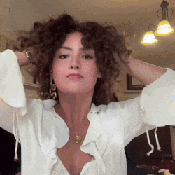 LumiCurl™ — Unleash Soft, Bounce-Filled Curls That Glow With Life All Week