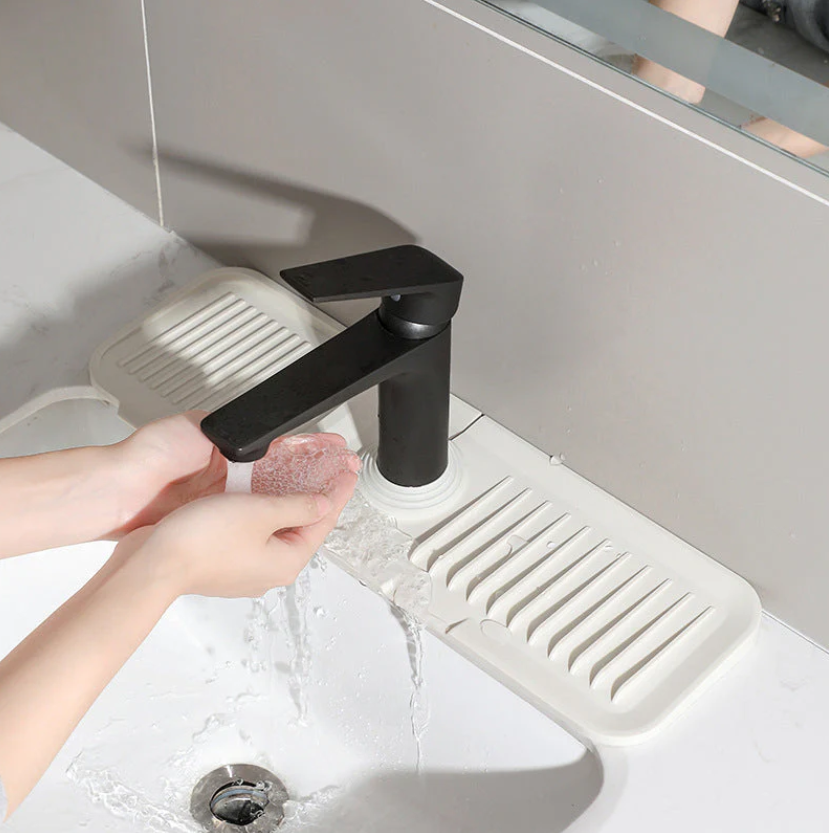 HydraDry™ Silicone Drying Mat — Transform Your Kitchen with Spotless Counters and Lightning-Fast Drying