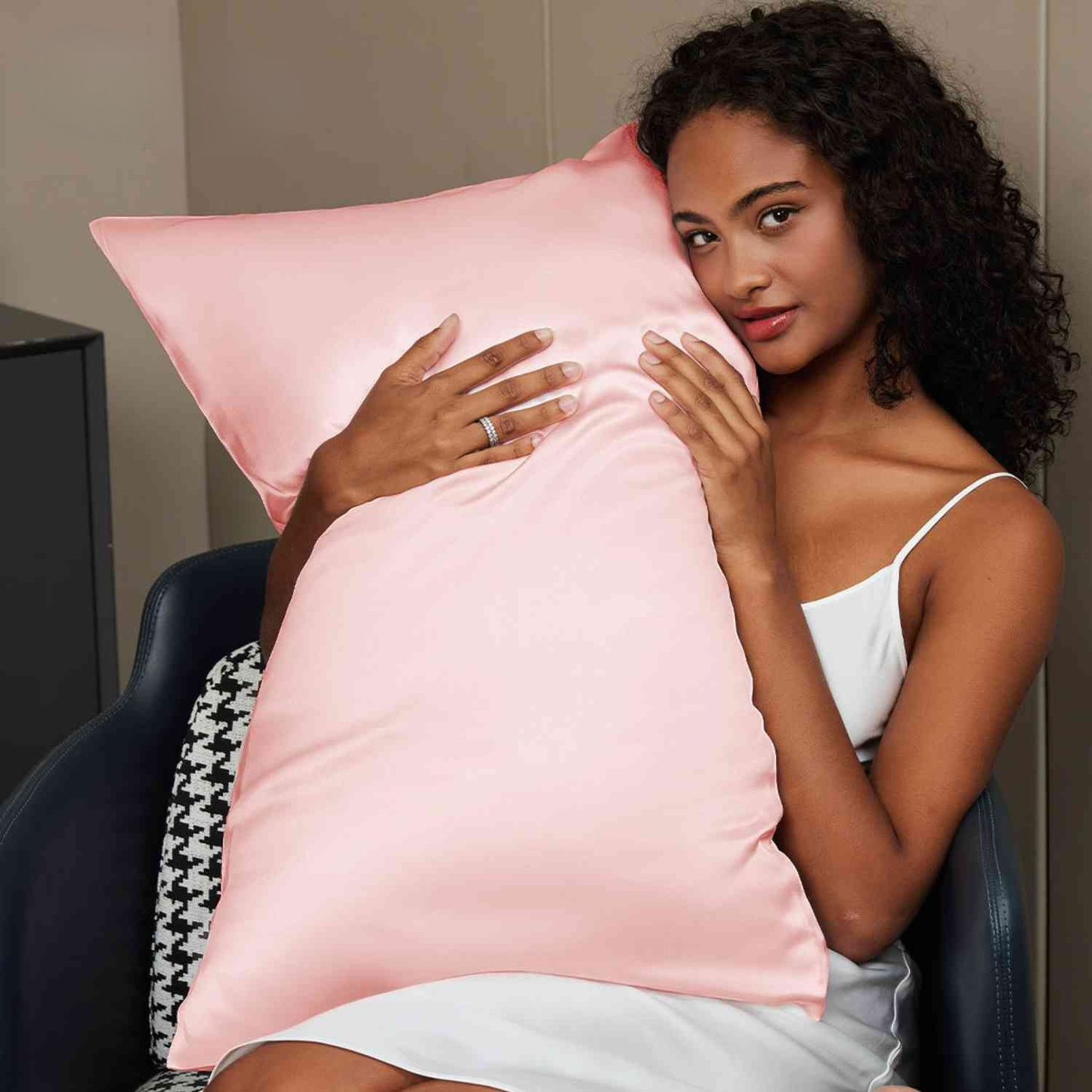 LuminaSilk™ — Transform Your Sleep into a Beauty Ritual for Silky Hair and Radiant Skin