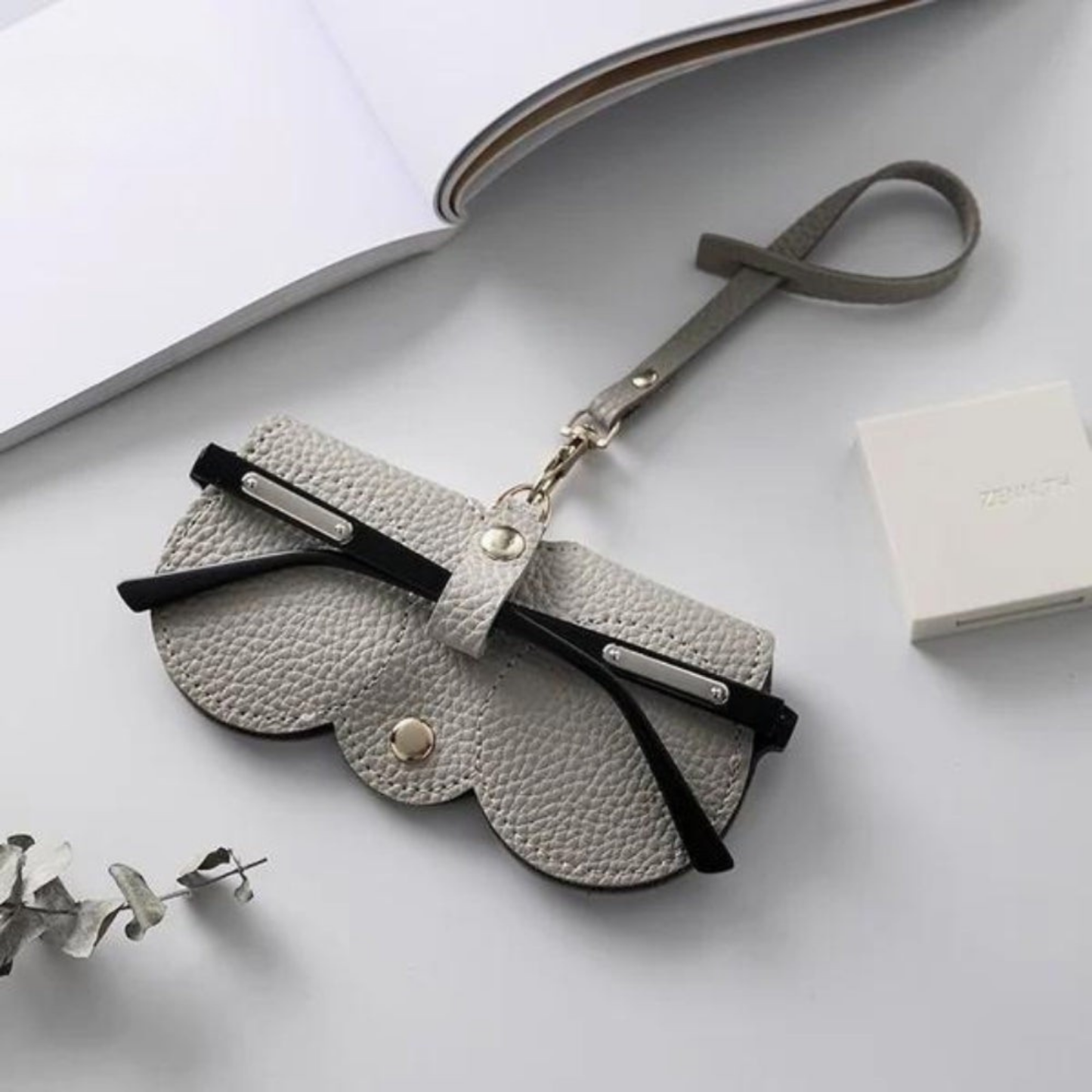 SleekShade™ — Effortless Protection and Style that Keeps You Moving Confidently