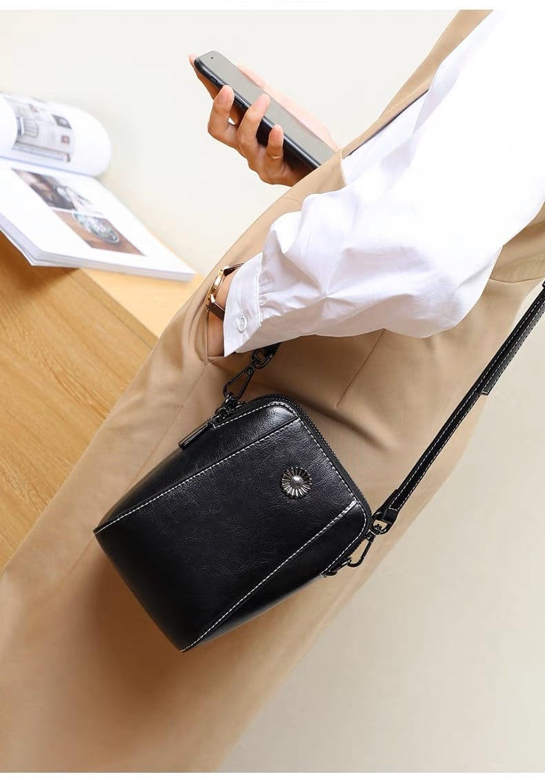 StrideAura™ — Unlock Hands-Free Freedom with Sleek, Effortless Style
